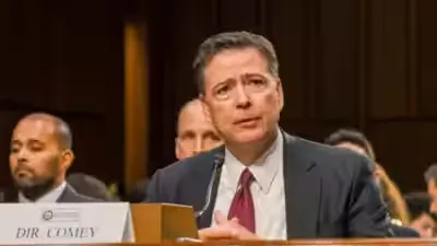 Why are Republicans calling Comey’s beach‑shell photo a threat to Donald Trump?