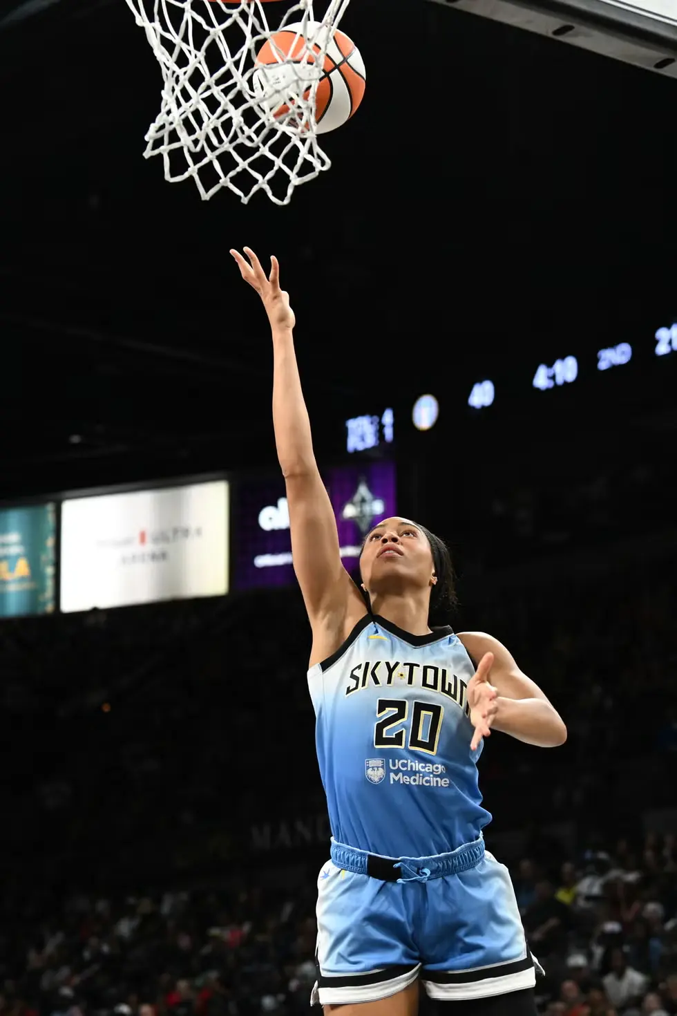 las vegas, nevada july 16: isabelle harrison #20 of the chicago sky scores on the las vegas aces in the first half of their game at michelob ultra arena on july 16, 2024 in las vegas, nevada. the sky defeated the aces 93 85. (photo by candice ward/getty images)