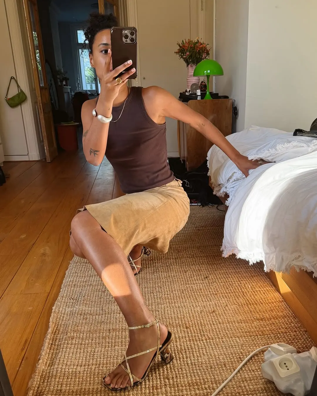 woman wearing brown tank top summer outfit 2025