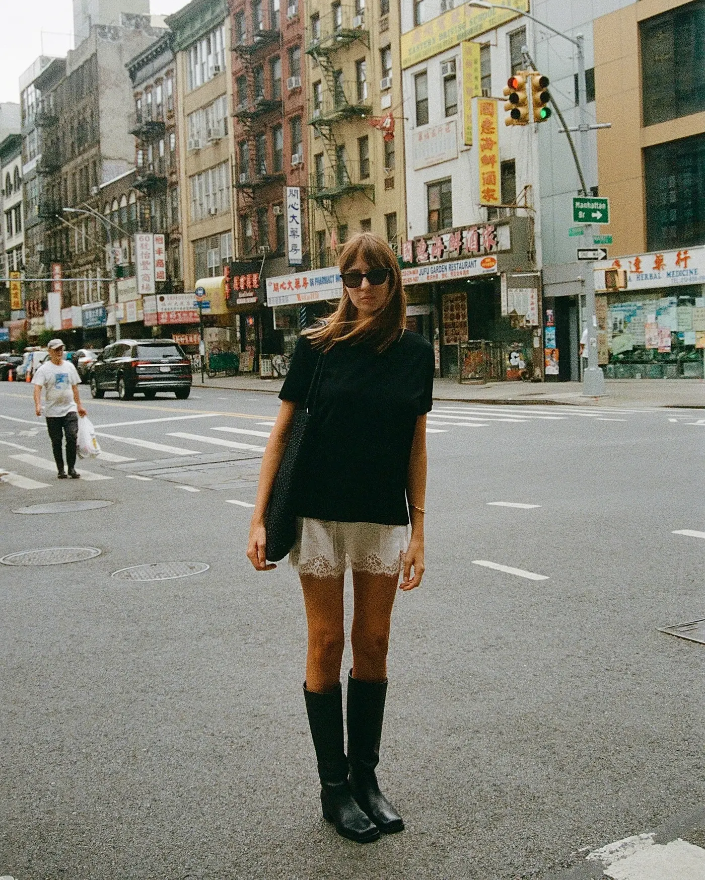 An image of @lizzyhadfield wearing a 2025 short trend.