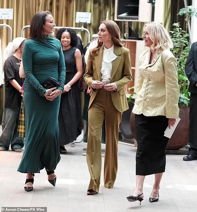 Paying homage to yet another fashionista, Kate was typically sophisticated in a stunningly tailored khaki power suit from Victoria Beckham which perfectly accentuated her silhouette