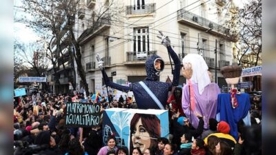 Argentina's former president Kirchner, currently under house arrest, ignites political conflict from his balcony.