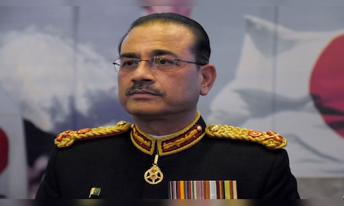 Disgraceful Behavior: Pakistan Army Chief Munir Confronted in the U.S. | Watch the Video