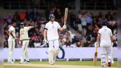 Duckett and Crawley lay a strong foundation for England in major run pursuit.