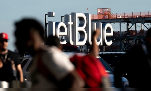 JetBlue plane from Chicago veers off runway and onto grass in Boston