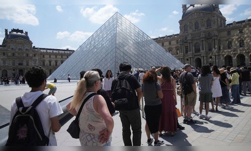 Louvre Museum Closes Due to Staff Strikes Over Mass Tourism | Photo Gallery