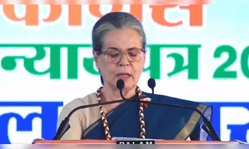 Sonia Gandhi admitted to hospital in Delhi due to gastrointestinal problems.
