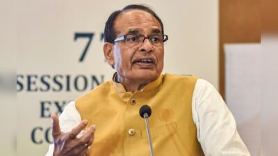 Supreme Court urges Shivraj Chouhan and Congress MP Vivek Tankha to resolve defamation dispute amicably.