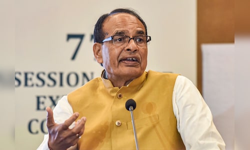 Supreme Court urges Shivraj Chouhan and Congress MP Vivek Tankha to resolve defamation dispute amicably.