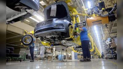 Volvo Cars selects HCLTech for comprehensive engineering services in significant technology partnership.
