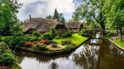 Water-Lodging Adventures: Eight Stunning Destinations for Travelers to Experience Floating Homes