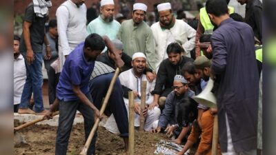 Bangladesh Turmoil Escalates After Another Student Leader is Killed, Following Hadi's Death