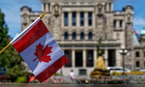 Canada ends Start-up Visa program, introducing a new entrepreneur immigration initiative for 2026.