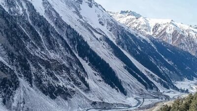 Kashmir's Snowfall Sparks Optimism for Winter Tourism Recovery; Omar Abdullah Affirms Administration Readiness