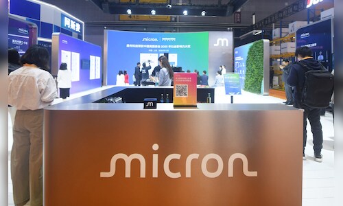 This chip's impressive trajectory for 2025 may face hurdles as earnings approach, according to charts.