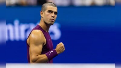 Carlos Alcaraz easily defeats Walton as he kicks off his quest for a career Grand Slam in Melbourne.