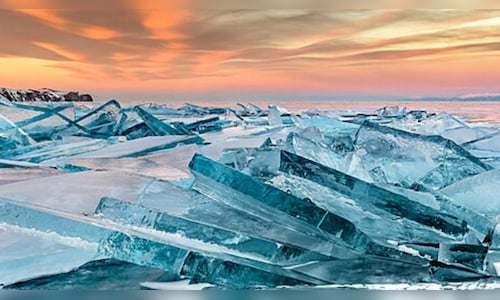 Enchanting Winter Landscapes: Discover the World's Frozen Lakes