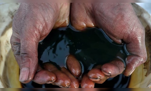 Ian Bremmer: Low Oil Prices Caused by Weak Demand and Excess Supply Amidst Conflicts