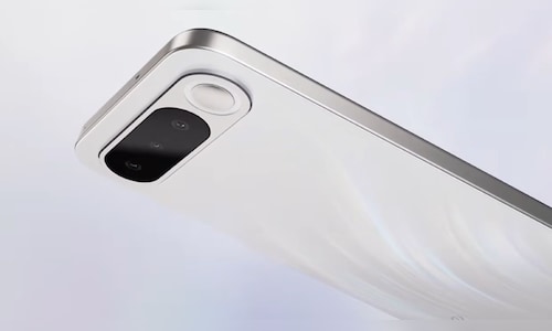 Realme 16 5G poised to become India's first selfie mirror smartphone, boasting a 7000mAh battery: Explore the specifications.