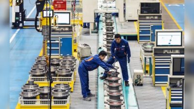 China Emerges from Factory Deflation After Three Years Amid Iranian Conflict Affecting Producers