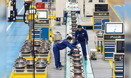 China Emerges from Factory Deflation After Three Years Amid Iranian Conflict Affecting Producers