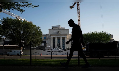 Fed Minutes Indicate Officials Acknowledge Dual Risks from Iran Conflict