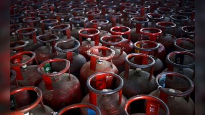 Government Increases LPG Supply, Calls for Calm Over Hormuz Worries