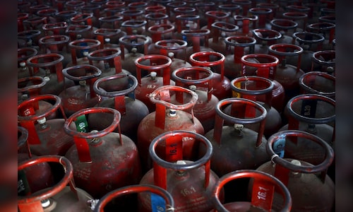 Government Increases LPG Supply, Calls for Calm Over Hormuz Worries