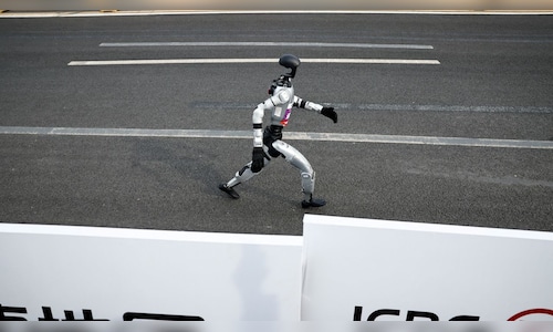 Humanoid Robots Surpass Humans in Beijing Half Marathon