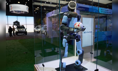 Kia to introduce humanoid robots in the U.S. by 2029 and aims for software-driven vehicles by 2027.