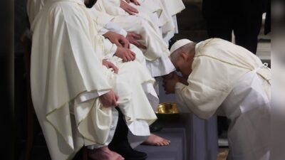 Pope Leo XIV Performs Foot-Washing Ceremony for 12 Priests on Holy Thursday, Departing from Former Pope Francis' Tradition