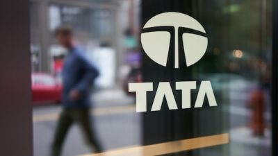 SP Group advocates for Tata Sons' listing ahead of RBI's decision.