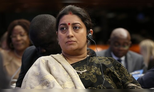 Smriti Irani Speaks Fluent Bengali in Kolkata, Criticizes TMC and Supports Women's Quota