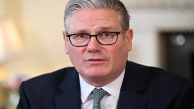 Supporters Rally Behind Starmer as Mandelson and Epstein Depart, Leaving UK Leader in a Tough Position