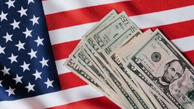 US Inflation Rises to 3.2% in Q1; GDP Increases by 2%, Unemployment Claims Reach Lowest Level in Decades