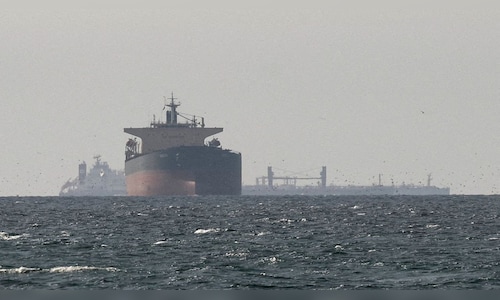 US to Allow Expiration of Iran Oil Sanctions Waiver in Light of Hormuz Blockade