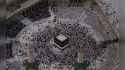 Hajj 2026 Commences with Iran Ceasefire as 1.5 Million Pilgrims Arrive in Mecca Amid 47°C Heat | Photo Gallery