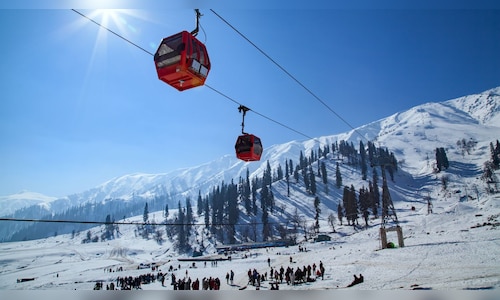 Hundreds Saved After Technical Issue with Gulmarg Cable Car