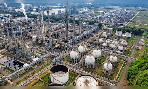 India prepares for unprecedented DAP fertilizer import in a single tender due to supply concerns.