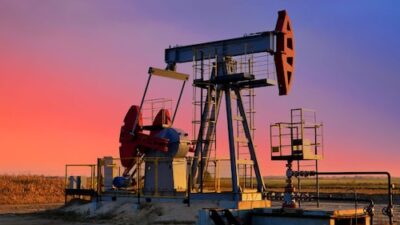 Oil Prices Remain Steady as Trump Promises to Maintain Strait of Hormuz Blockade
