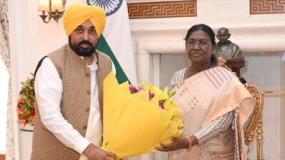 Punjab CM Mann meets President Murmu to request the revocation of six RS members' memberships.