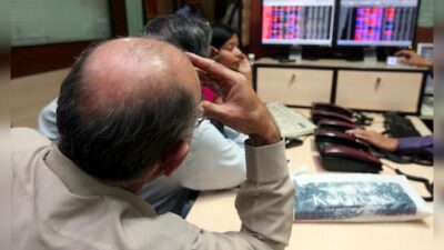 US markets experience a dramatic downturn as tech stocks slump and rising yields pressure the industry.