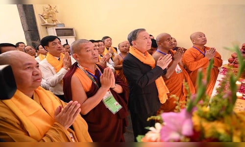 Vietnamese President To Lam tours Mahabodhi Temple and meets with officials | View images
