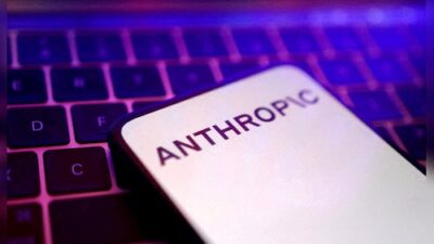 Anthropic's AI chatbot Claude experiences service disruption as user complaints surge on Downdetector.