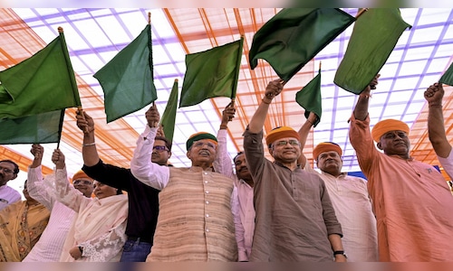 Bikaner-Ahmedabad Express Launches, Ashwini Vaishnaw Emphasizes Rail Development in Rajasthan
