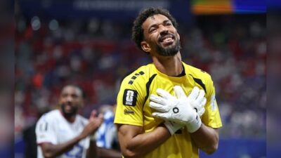 Cape Verde goalkeeper Vozinha's mother receives visa to attend World Cup and support her son.