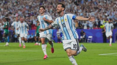 FIFA World Cup 2026: Messi's Hat-Trick Ties Goalscoring Record in Argentina's Victory Over Algeria