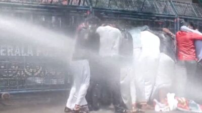 Kerala Students Demonstrate Over Increased College Fees and Liquor Tax Policy; Police Employ Water Cannons | Watch