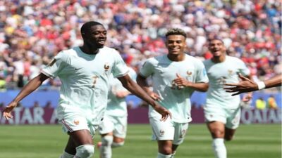 Ousmane Dembele scores a first-half hat-trick as France sails past Norway.