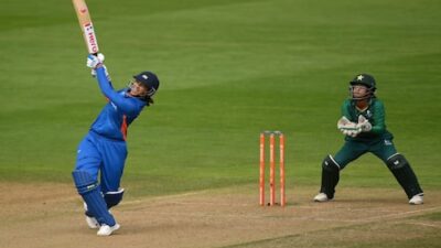 Smriti and Richa Ghosh lead India to a total of 170/6 against Pakistan.